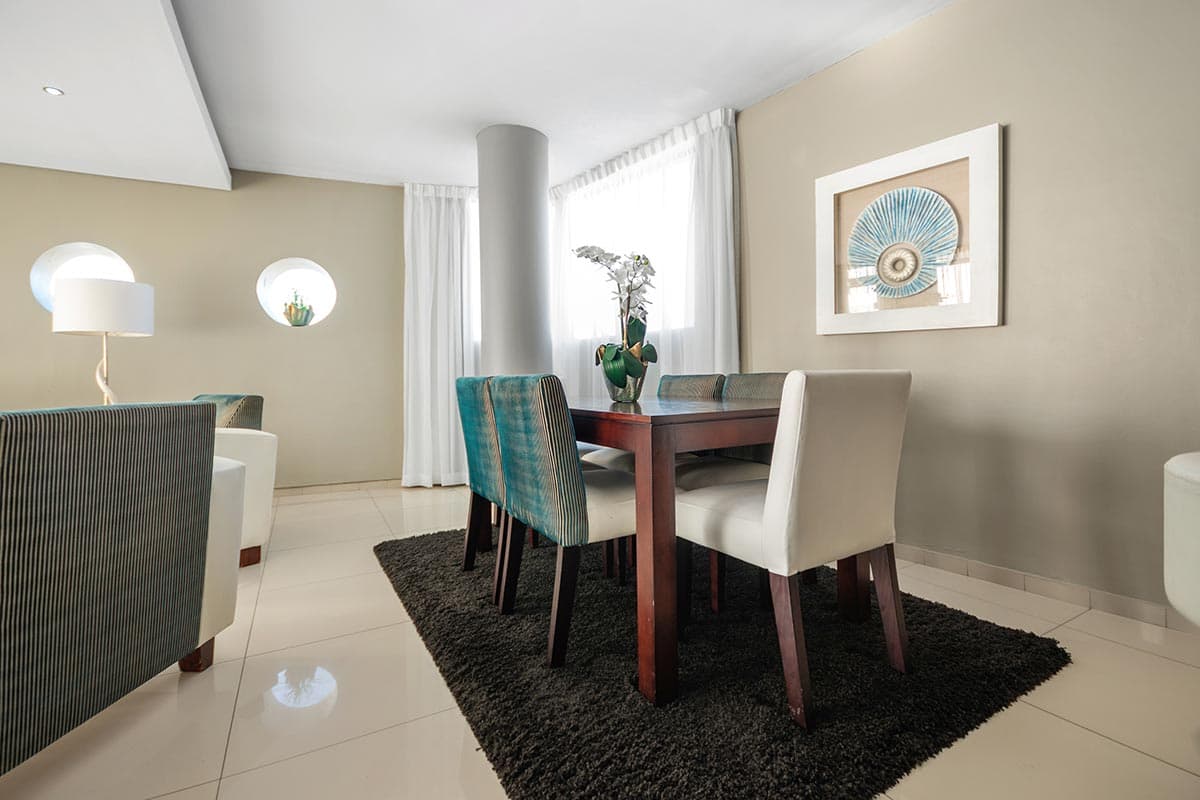 Three Bedroom 5-Sleeper Suite — photo 8