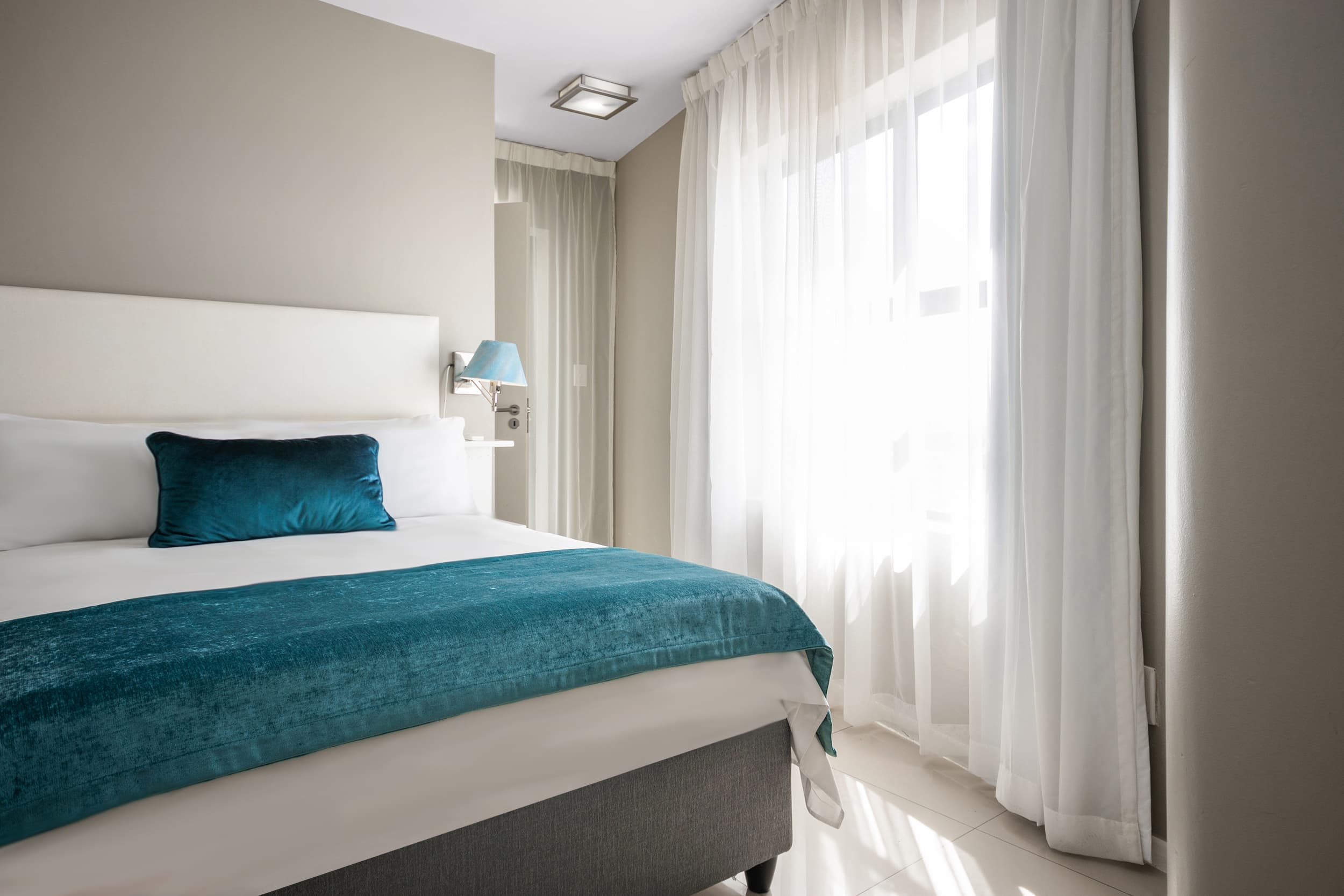 One Bedroom Luxury Suite – photo 13
