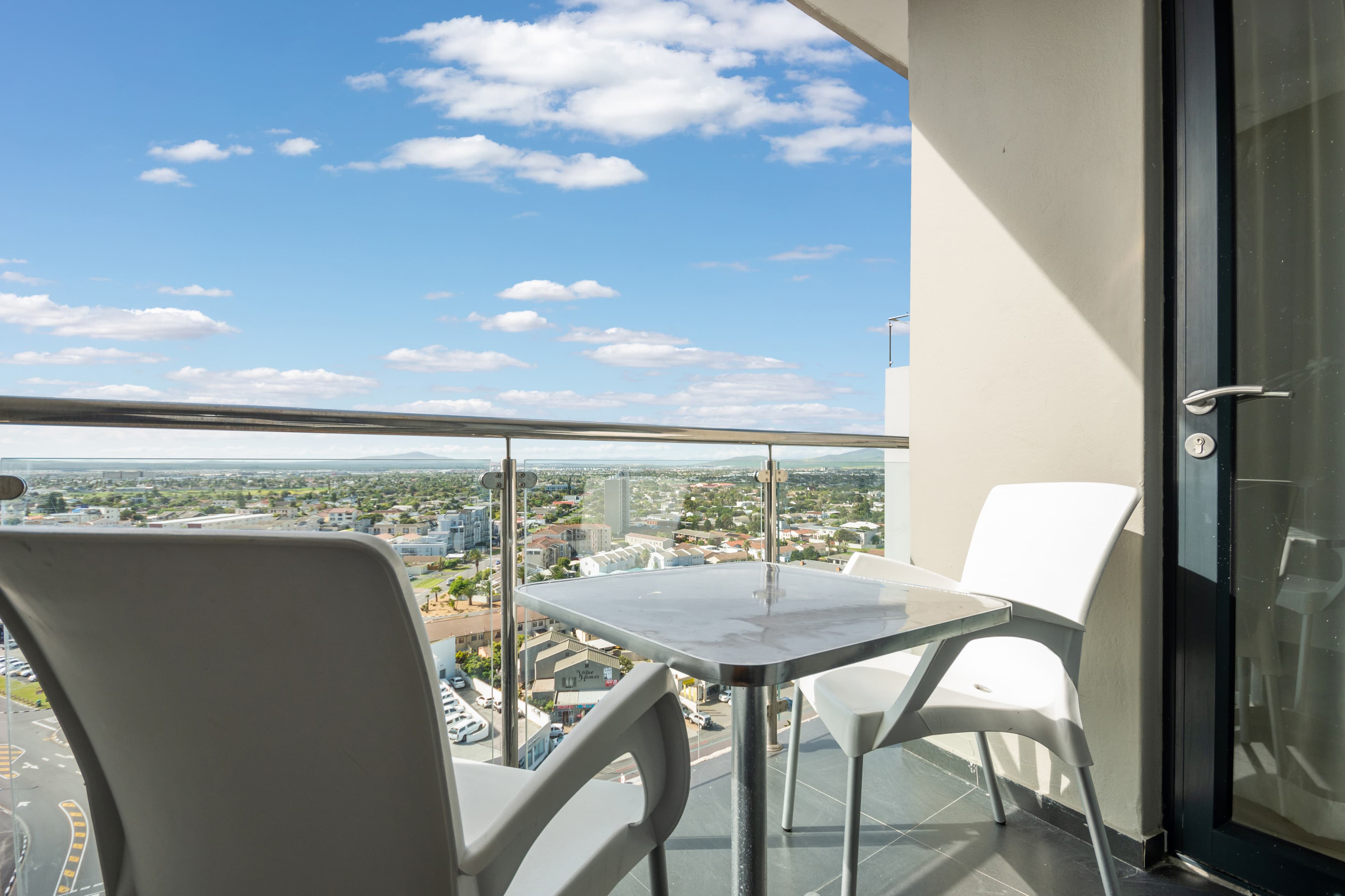 One Bedroom Luxury Suite – photo 16