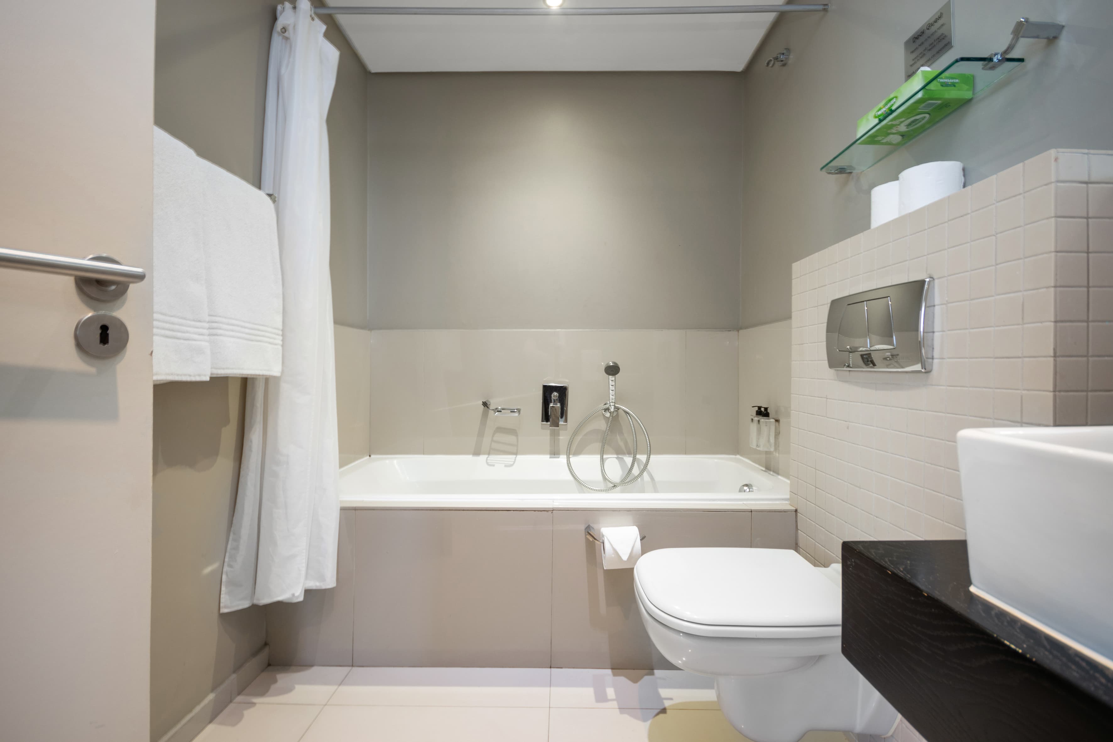Three Bedroom Luxury Suite – photo 12