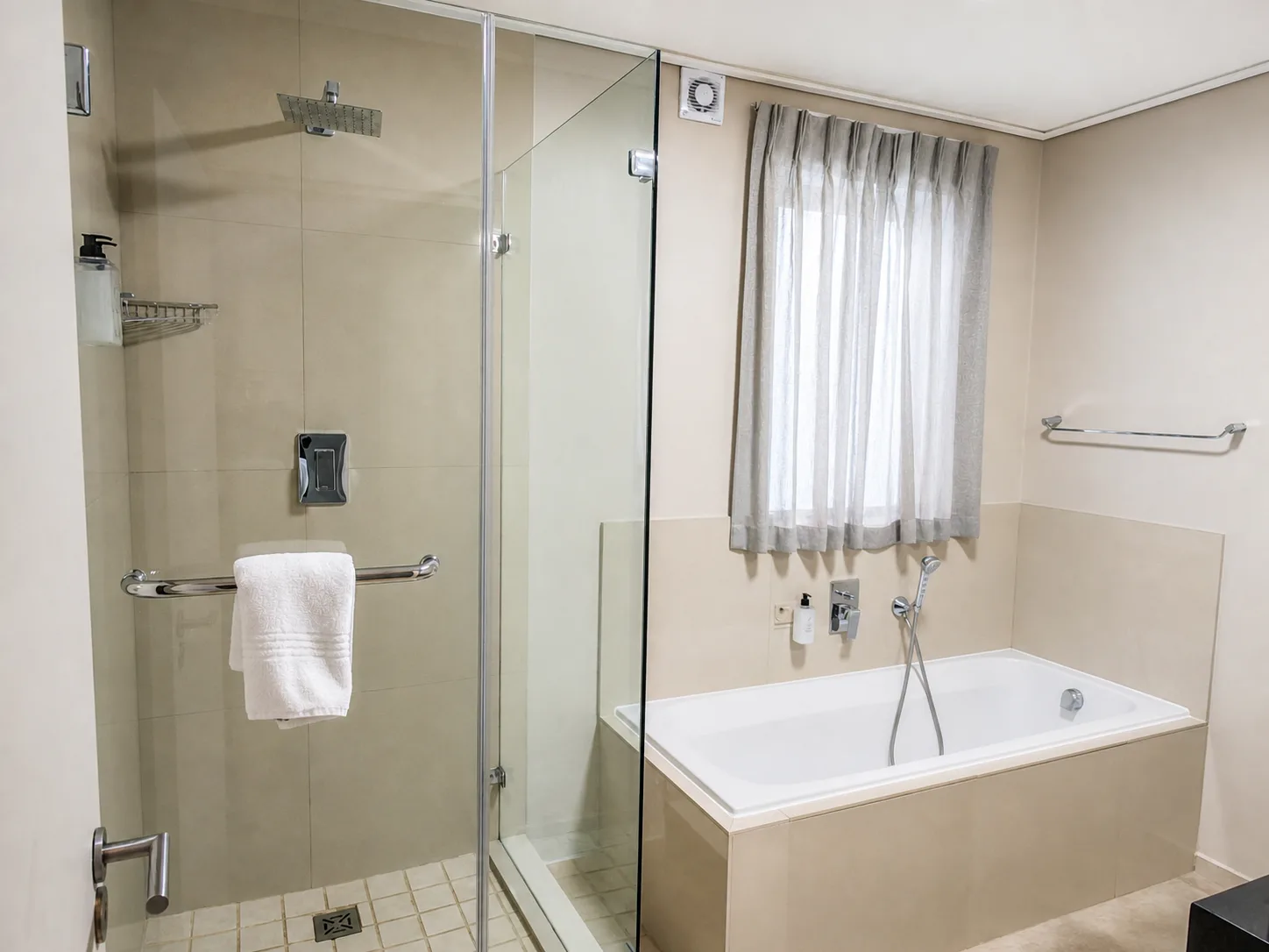 Three Bedroom Penthouse Suite — photo 11