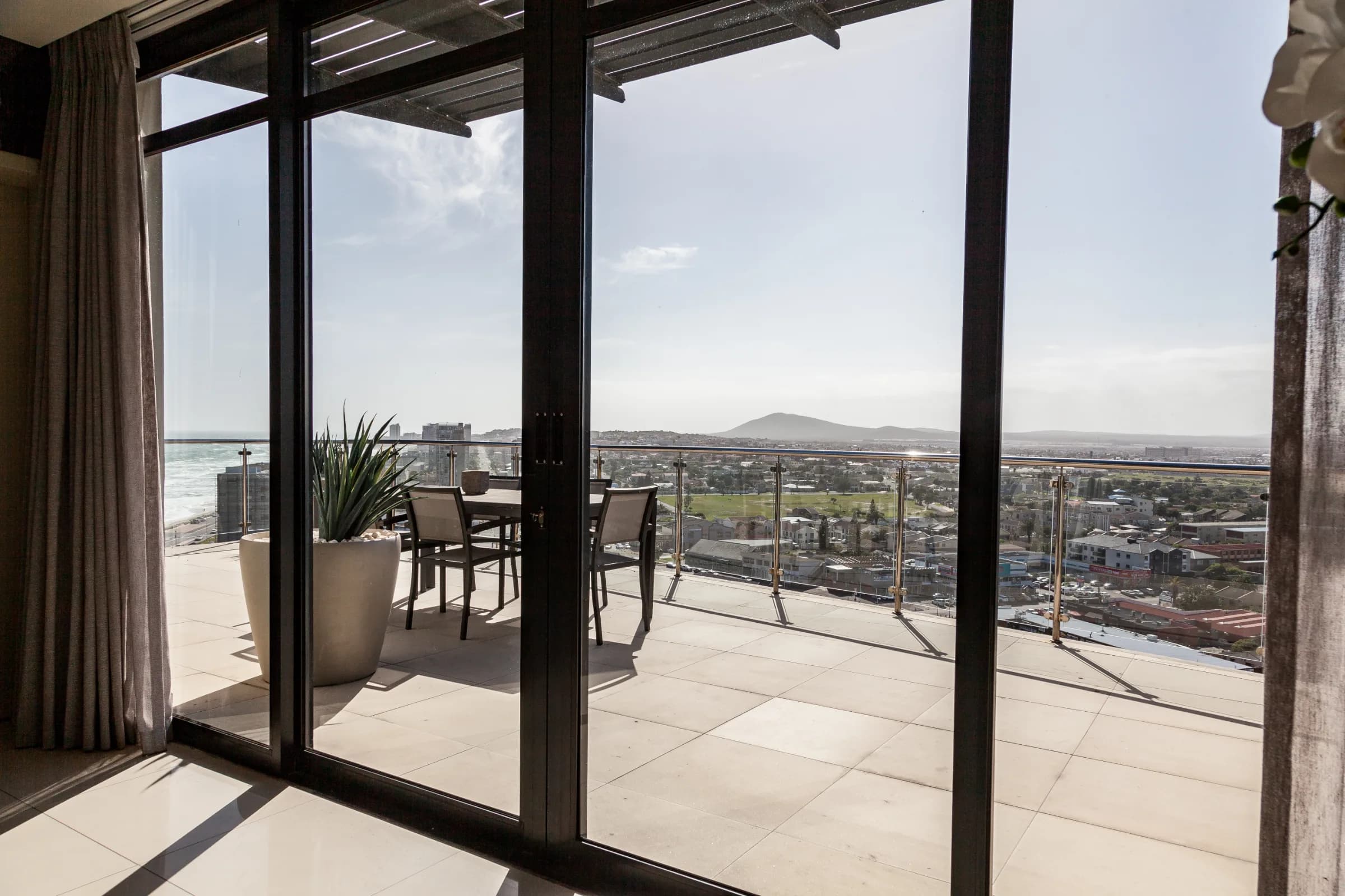 Three Bedroom Penthouse Suite — photo 13